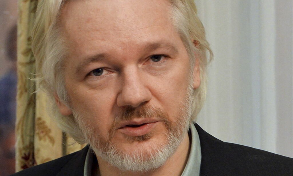 Assange saksøker Ecuador for brudd på «grunnleggende rettigheter»