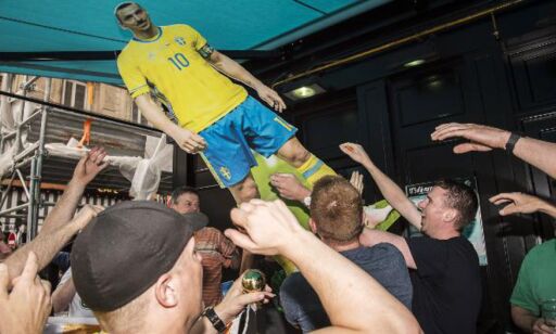 Svenske og irske fotballsupportere hyllet under EM 2016