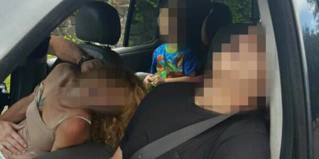 Politiet la ut bilde av bestemora og kjæresten som tok overdose på heroin. I baksetet sitter en gutt på fire år
