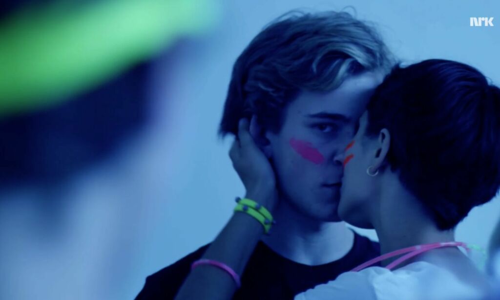«SKAM» episode 3: Akkurat da du trodde du ikke kunne gå lenger uten å puste, setter Even øynene tilbake i Isak.