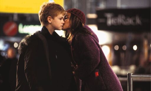 LOVE ACTUALLY THOMAS SANGSTER, OLIVIA OLSON LOVE ACTUALLY Date: 2003