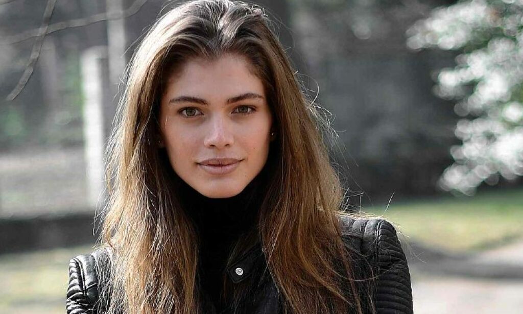 Valentina (22) ble født gutt. Nå blir hun historisk i Frankrike
