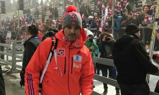 Her forlater en rasende Stöckl Kollen: - Nå er det nok. Jeg skal banke hendene i veggen