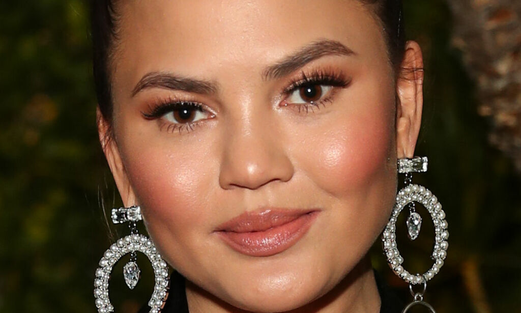 Chrissy Teigen avslører alkoholproblemer: - Skjemte meg ut foran en rekke folk som jeg virkelig respekterer