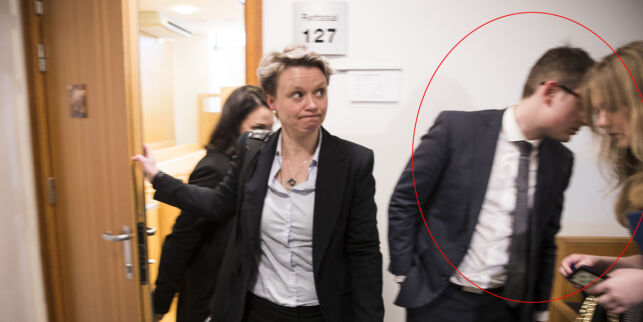 Russiske diplomater i retten under fengsling av terrorsiktet 17-åring. Han nekter å møte dem