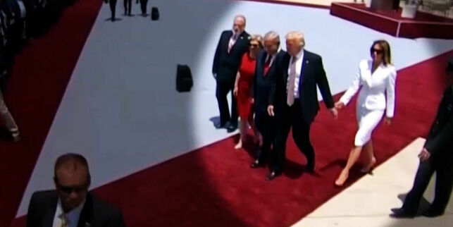 Trump rekker ut hånda til førstedamen, men det vil hun ikke ha noe av