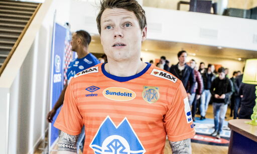 Lillebror Riise reagerer på Lagerbäcks uttak