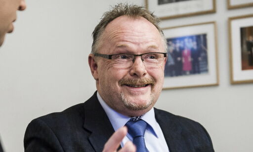 Kritikken hagler etter avsløring om hemmelige e-poster: - Brutt alle regler