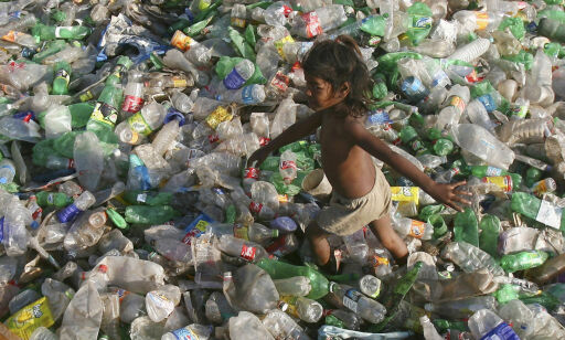Én million plastflasker kjøpes hvert minutt. De truer kloden