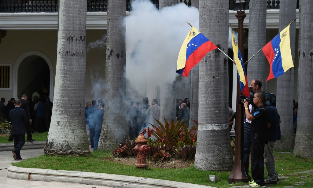 Demonstranter stormet nasjonalforsamlingen i Venezuela