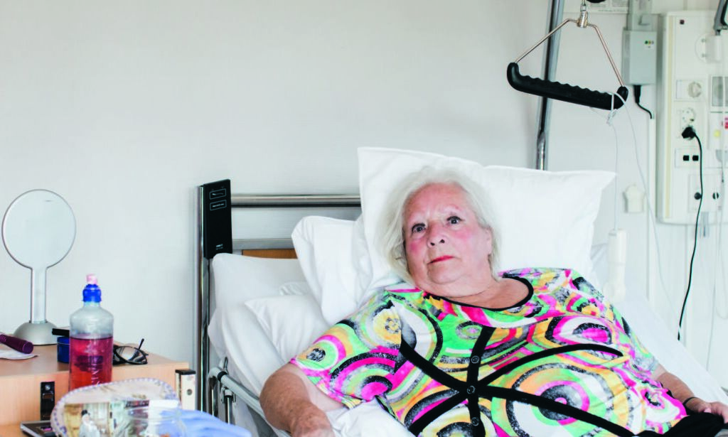 Edith (83) bor på sykehjem. Truls (44) soner en fengselsstraff. Begge sitter for det meste inne. Hva er forskjellen?