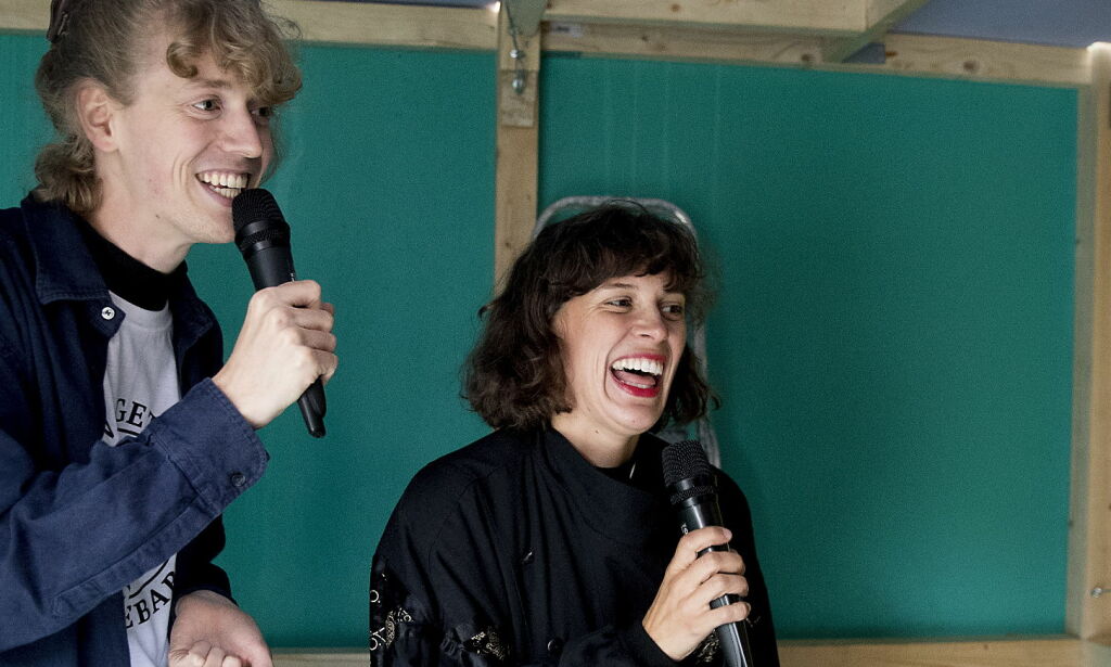 Har du problemer med å skjønne de ulike partiprogrammene? Her er de i karaokeversjon