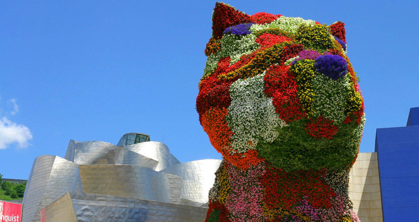 KOONS' BLOMSTERHUND: Valpen utenfor museet. Foto: Shutterstock KOONS' BLOMSTERHUND: Valpen utenfor museet. Foto: Shutterstock