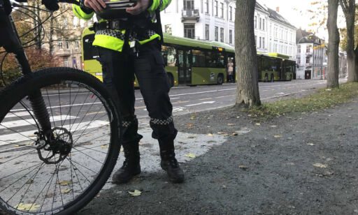 Politiet opprørt: Skrev ut 23 bøter for syklister på rødt lys
