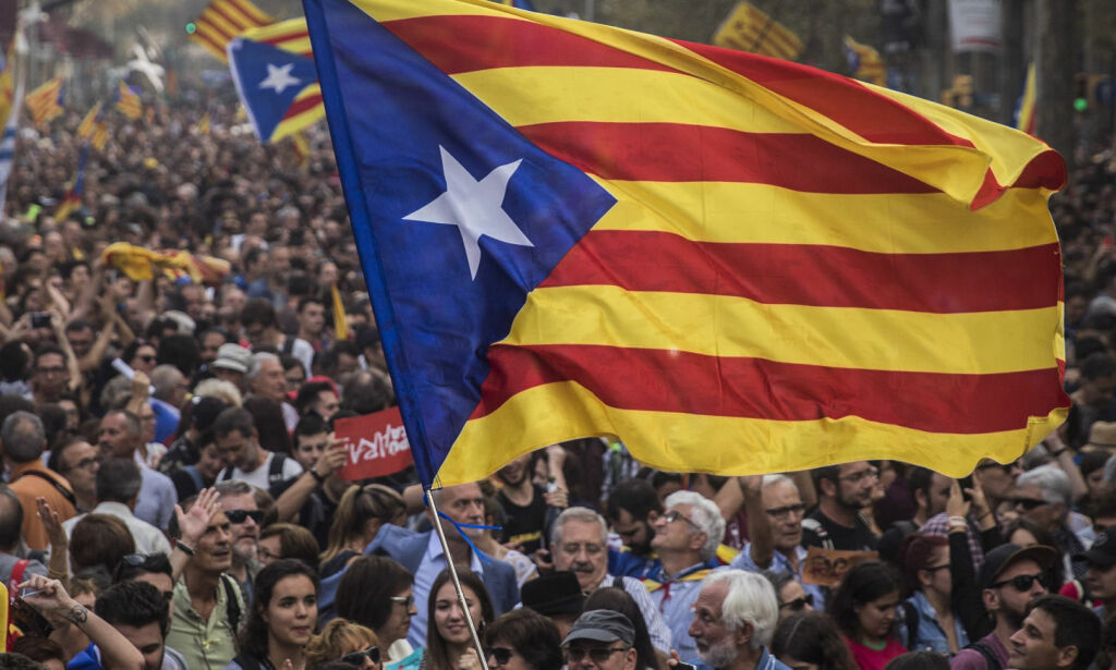 Catalonias parlament vedtok løsrivelse - nå kan presidenten bli siktet for opprør