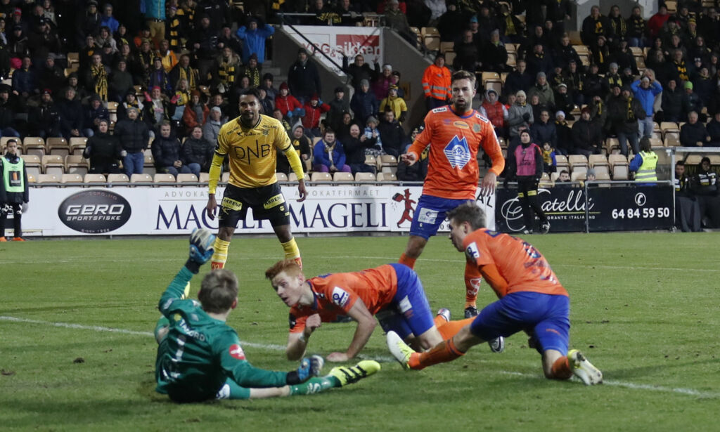 LSK ydmyket AaFK. Styrer mot nedrykk: - Jeg skulle ha filleristet dem, freser John Arne Riise