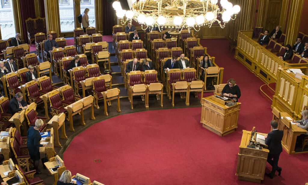 Sp støtter Aps forslag om å vurdere asylsaker på nytt