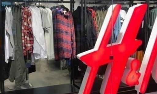 Raste mot H&Ms nye genser. Nå fjernes den fra butikkene