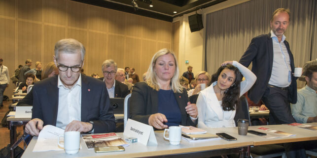 - Ap-ledelsen er i oppløsning