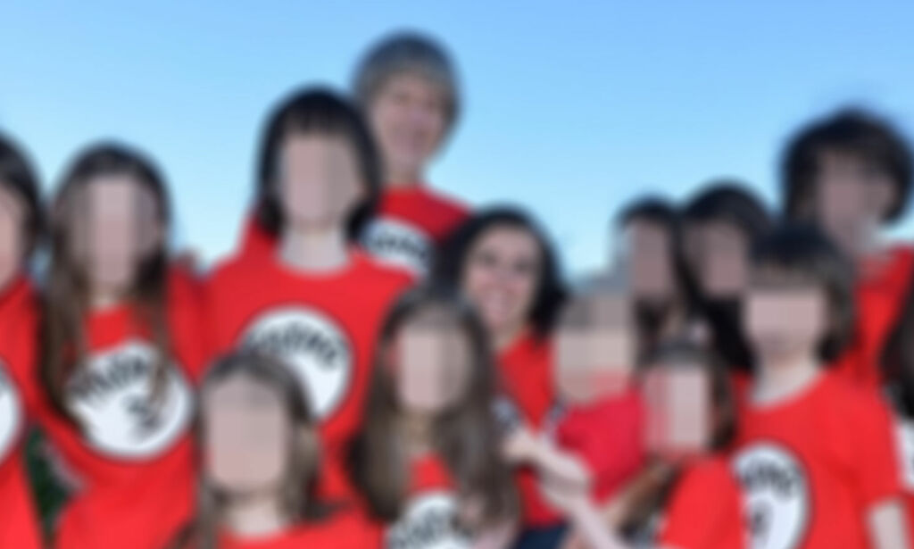 Kledde alle barna likt og holdt dem borte fra folk. Datter (17) rømte gjennom vindu og varslet politiet