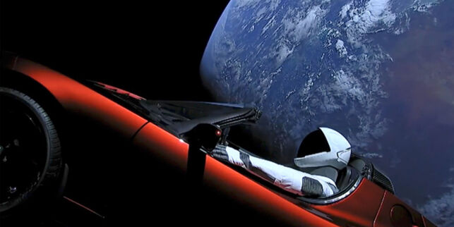 Lover at Teslaen skal sveve i rommet i en milliard år. Forskere tviler