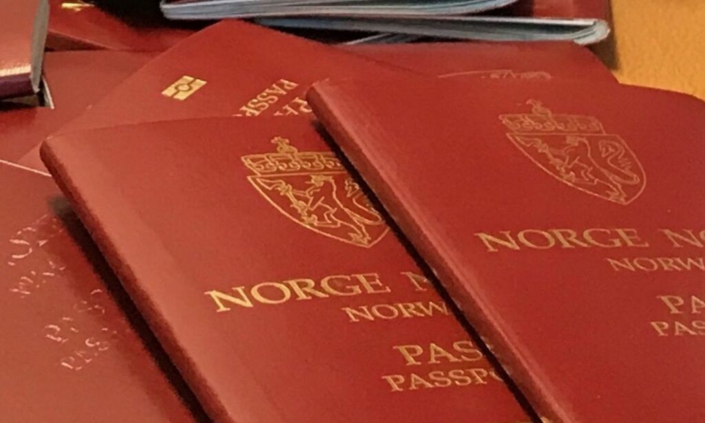 Flere hundre pass forsvant i posten. Politiet skulle bare spare penger