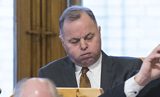 Fem partier ber Thommessen gå av. Derfor nekter han å trekke seg
