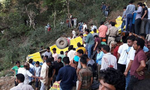 27 skolebarn omkom i bussulykke i India