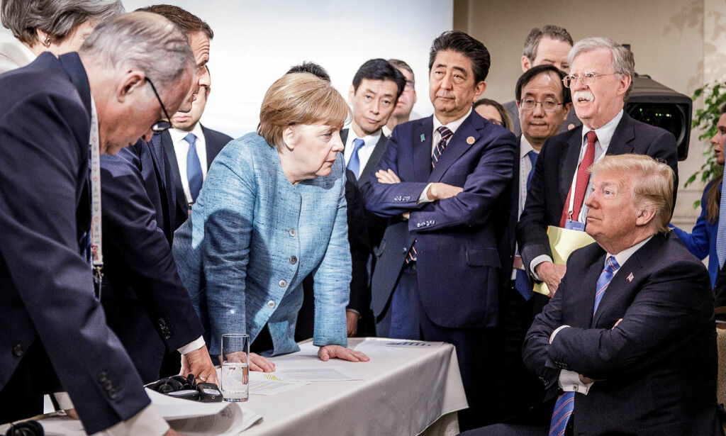 - Trump kastet godteri mot Merkel