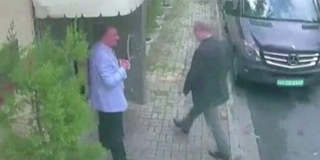 Hevder at Khashoggi skal ha blitt båret ut i et opprullet teppe