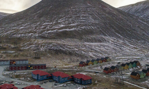 Evakuerer over 100 personer på Svalbard - skole og barnehager stenges