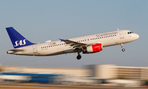 FILE PHOTO: A Scandanavian Airlines, known as SAS, Airbus A320-200 airplane takes off from the airport in Palma de Mallorca, Spain, July 29, 2018. Picture taken July 29, 2018. REUTERS/Paul Hanna/File Photo